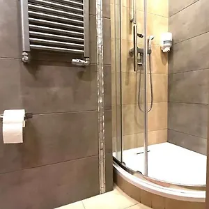 Single In Center Apartament
