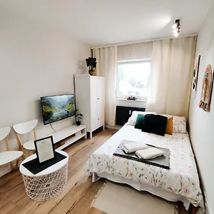 Terra Apartament - Cozy Studio With Netflix & Free Parking Apartament
