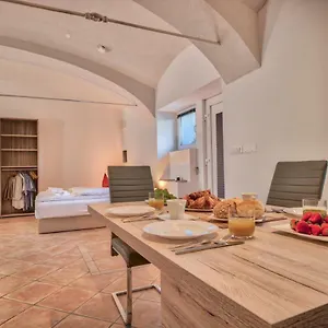 https://apartment-pod-velbi.hotels-in-ljubljana.com